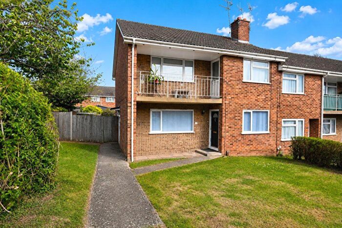 2 Bedroom Flat For Sale In Milstead Close, Vinters Park, ME14