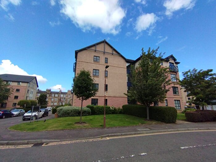 3 Bedroom Flat To Rent In Russell Gardens, Murrayfield, Edinburgh, EH12