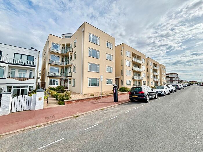 2 Bedroom Flat For Sale In West Parade, Bexhill-On-Sea, TN39