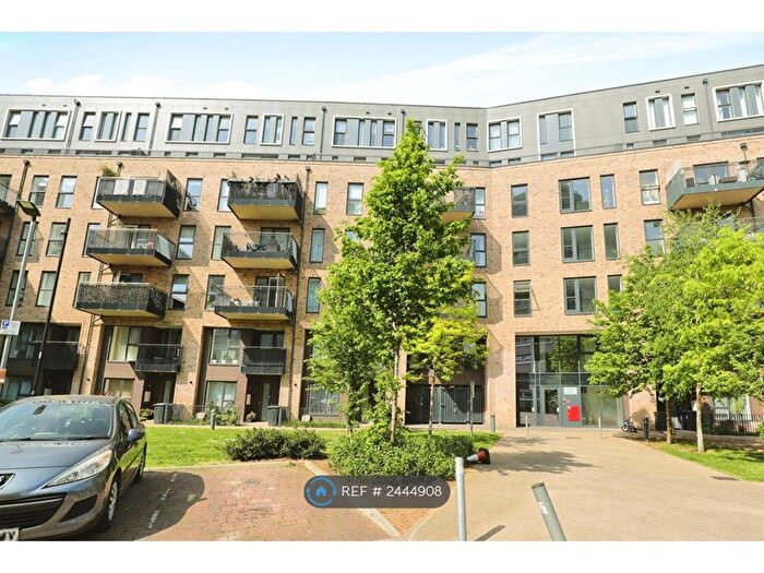 2 Bedroom Flat To Rent In Trinity Way, London, W3
