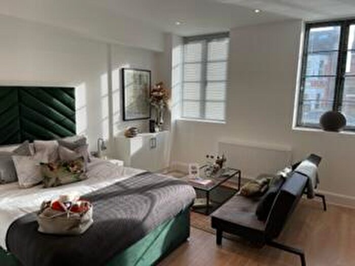 Studio To Rent In Maybank Road, E18