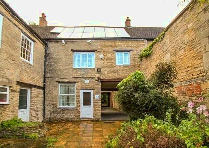 1 Bedroom Apartment To Rent In High Street, Witney, Oxfordshire, OX28