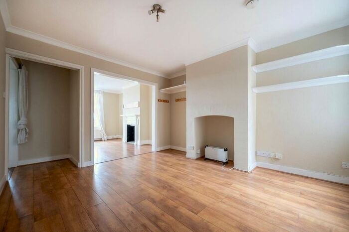 4 Bedroom Semi-Detached House To Rent In Sydenham Road, Guildford GU1