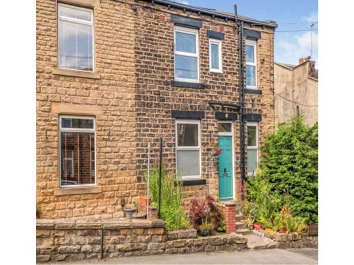 2 Bedroom Terraced House For Sale In Nunthorpe Road, Leeds, LS13