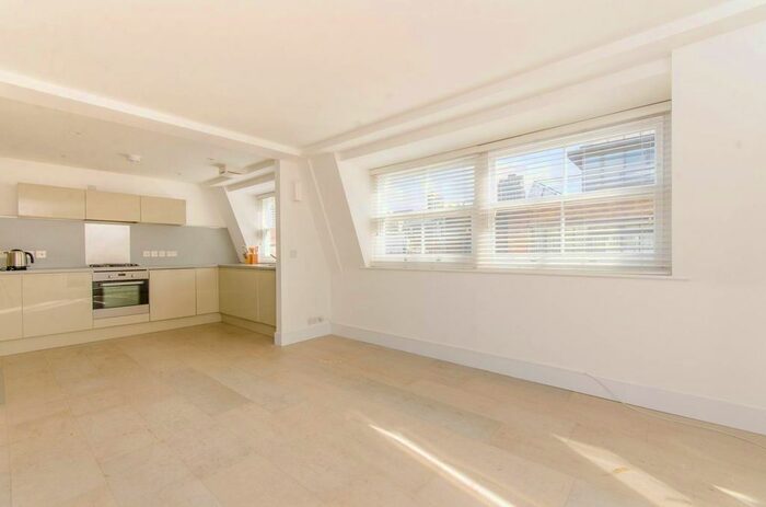 2 Bedroom Flat To Rent In Great Sutton Street, Clerkenwell, London, EC1V