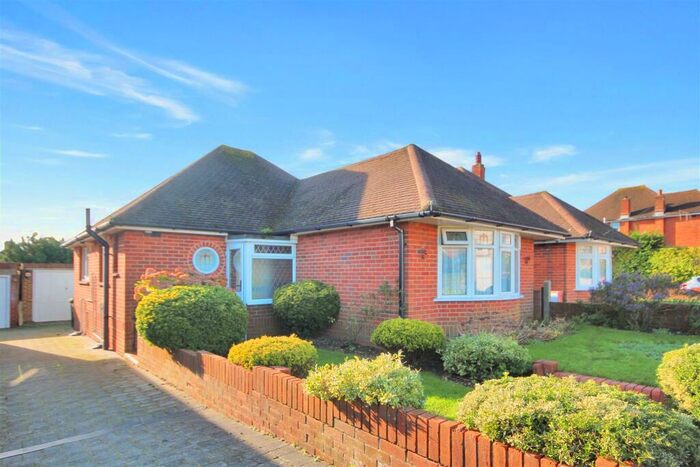 2 Bedroom Detached Bungalow To Rent In Benfield Crescent, Portslade, Brighton, BN41