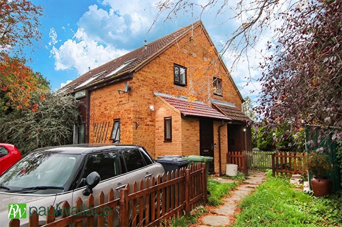 1 Bedroom Semi Detached House For Sale In Benedictine Gate, Cheshunt, EN8