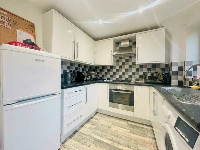 2 Bedroom House To Rent In Heron Drive, Lenton, Nottingham, NG7