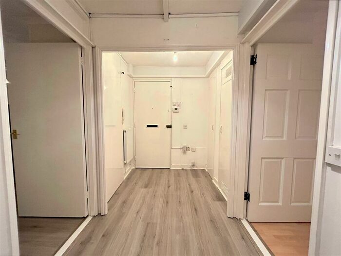 2 Bedroom Flat To Rent In Barn Mead, Harlow, CM18