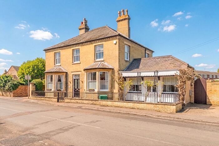 4 Bedroom Detached House For Sale In Cleaver House, Church Street, Shillington, SG5