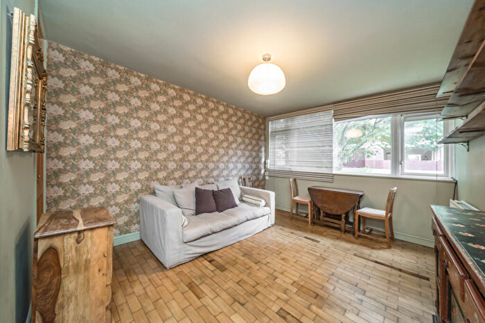 1 Bedroom Flat To Rent In Buckland Court, St. John's Estate, London, N1