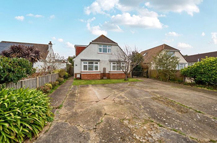 4 Bedroom Detached House For Sale In Haslemere Gardens, Hayling Island, Hampshire, PO11
