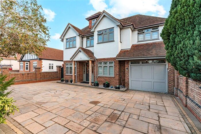 6 Bedroom Detached House For Sale In Grosvenor Gardens, Upminster, RM14