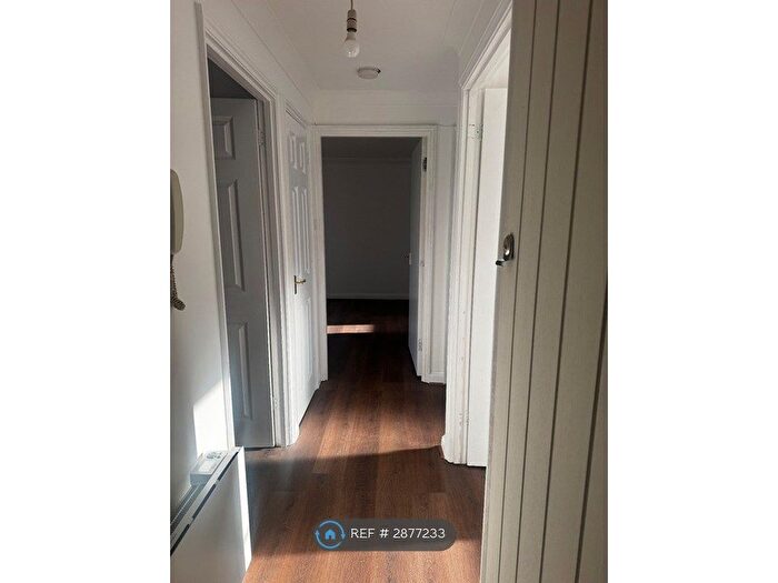 2 Bedroom Flat To Rent In Causton Square, Dagenham, RM10