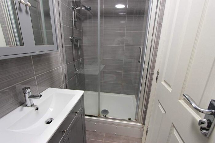 3 Bedroom Flat To Rent In High Road, London, N12