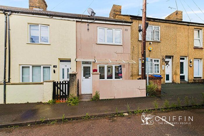 3 Bedroom Terraced House For Sale In William Street, Grays, RM17