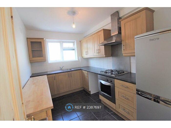 2 Bedroom Flat To Rent In Beechley Drive, Cardiff, CF5