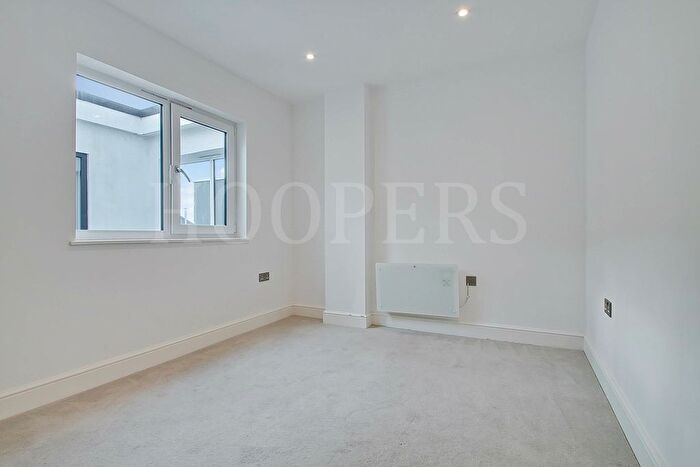 2 Bedroom Flat To Rent In Waterloo Road, London, NW2