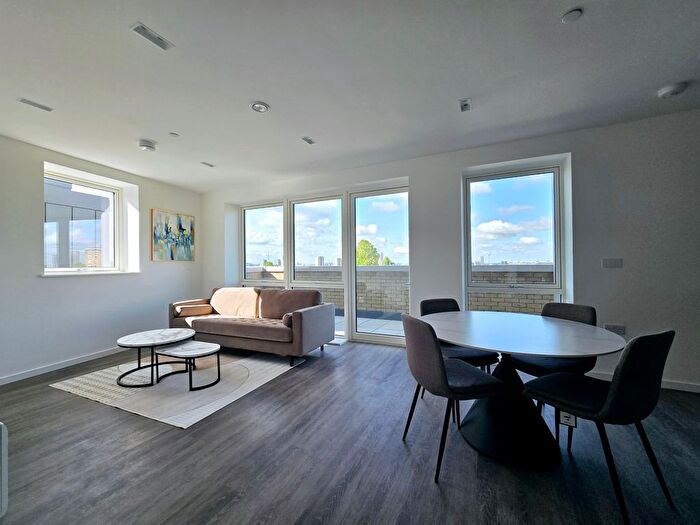 1 Bedroom Flat To Rent In Murchison Gardens, Nottinghill, W10