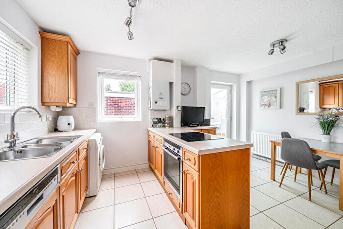 4 Bedroom Link Detached House For Sale In Treeside Drive, Farnham, GU9