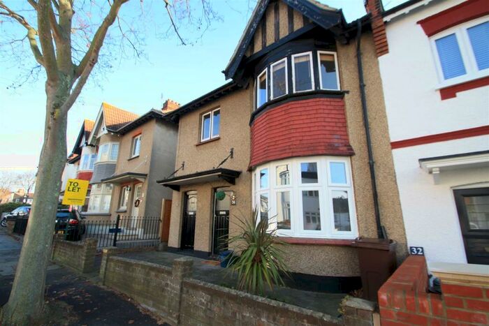 2 Bedroom Flat To Rent In Somerville Gardens, Leigh-On-Sea, SS9