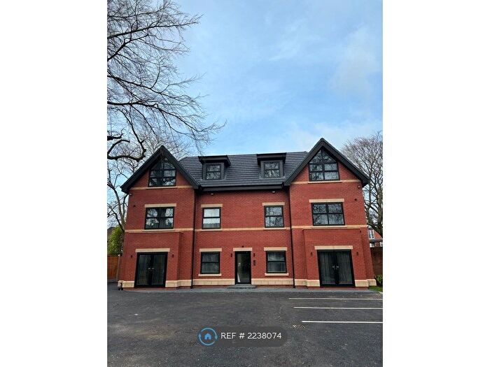 2 Bedroom Flat To Rent In Clothorn Road, Manchester, M20