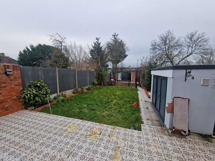 5 Bedroom Semi-Detached House For Sale In Downing Drive, Greenford, UB6