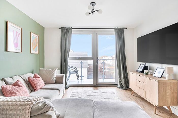 2 Bedroom Flat For Sale In Goldcrest House, Maidenhead, Berkshire, SL6