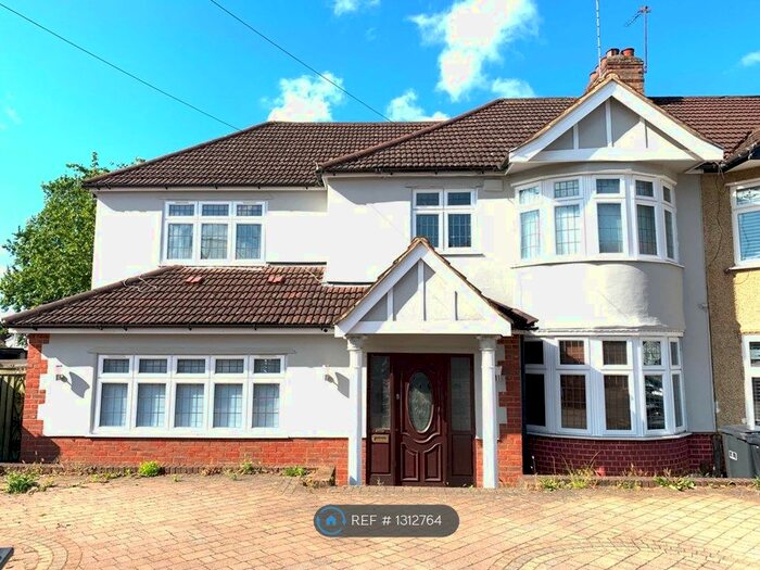 5 Bedroom Semi-Detached House To Rent In Crossway, Woodford, IG8