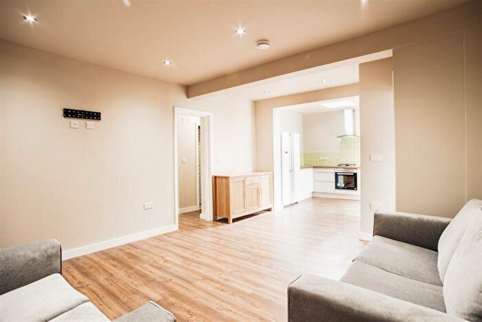 6 Bedroom Semi-Detached House To Rent In **£pppw Excl Bills** Pelham Crescent, Beeston, NG9