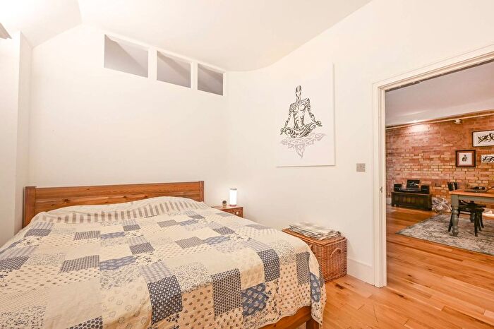 1 Bedroom Flat To Rent In Morris Road, Bow, London, E14