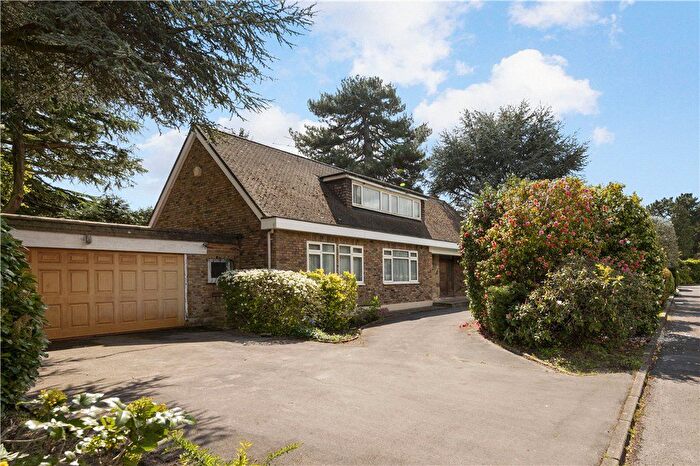 3 Bedroom Detached House For Sale In Edgecoombe Close, Kingston Upon Thames, KT2