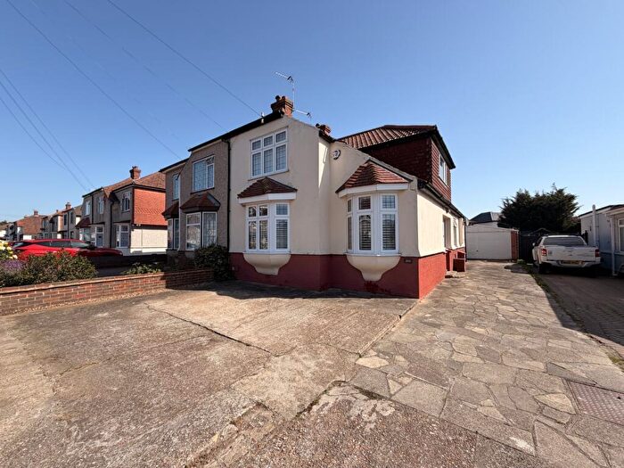 4 Bedroom Semi Detached House For Sale In Brampton Road, Bexleyheath, Kent, DA7