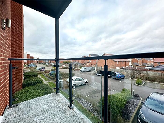 2 Bedroom Flat For Sale In Lett Lane, Castle Hill, Ebbsfleet Valley, Swanscombe, DA10