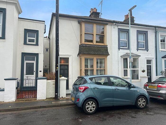 3 Bedroom Terraced House For Sale In Graham Road, Worthing, West Sussex, BN11