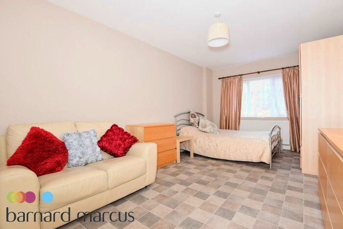 Studio To Rent In West Street, Epsom, KT18