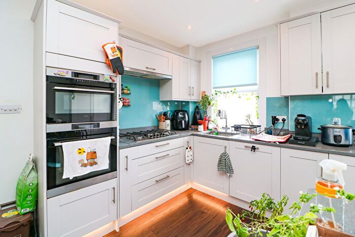 2 Bedroom Flat To Rent In Longmead Road, London, SW17
