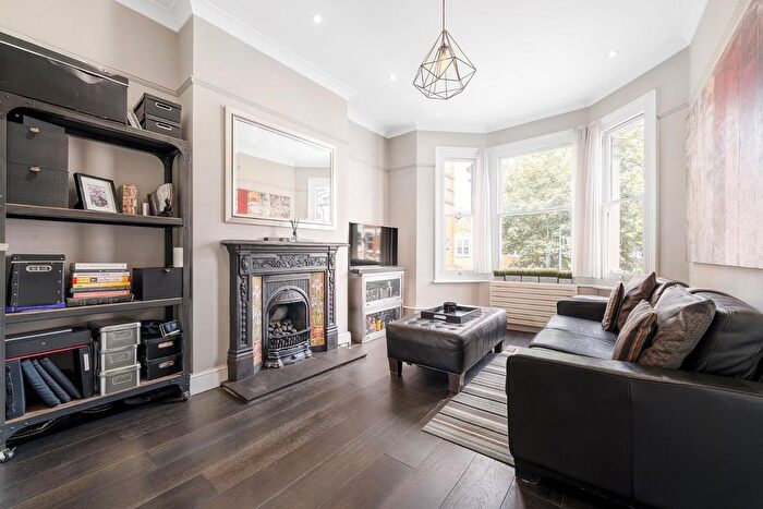 2 Bedroom Flat For Sale In Tremadoc Road, SW4