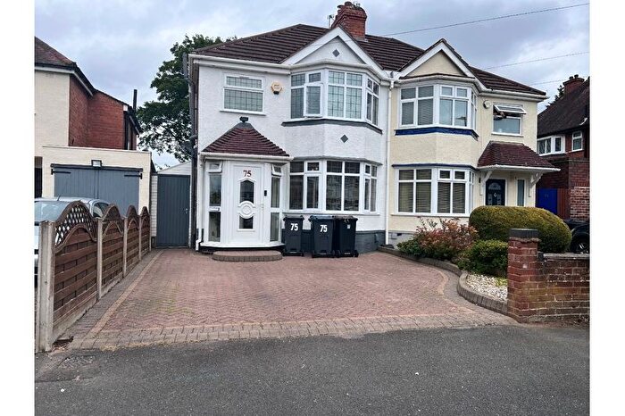 3 Bedroom Semi-Detached House To Rent In Sandgate Road, Hall Green, Birmingham, B28