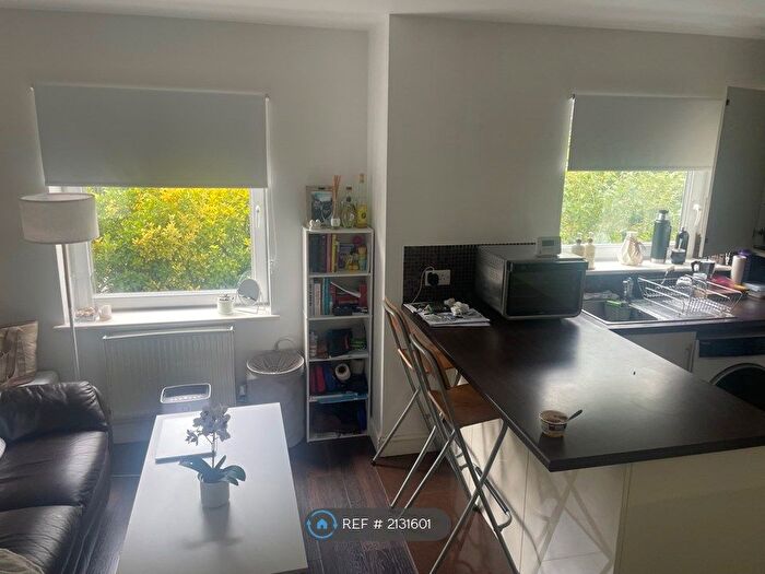 1 Bedroom Flat To Rent In Foxhole Road, St. Thomas, Swansea, SA1