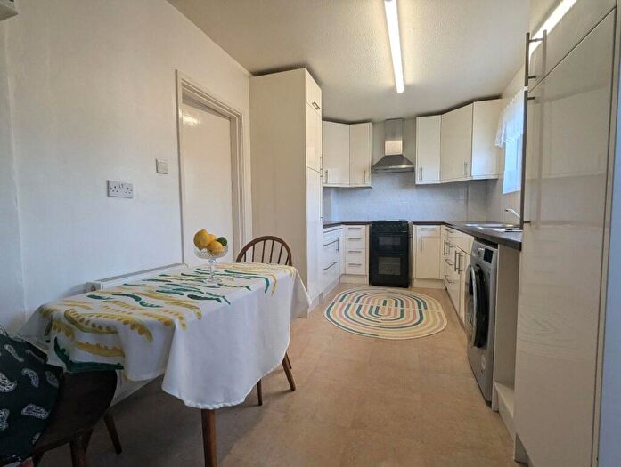 2 Bedroom End Of Terrace House For Sale In Richmond Road, Lee-On-The-Solent, Hampshire, PO13