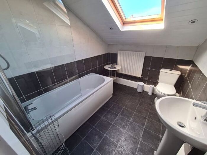 4 Bedroom Semi-Detached House To Rent In Granby Place, Leeds, LS6