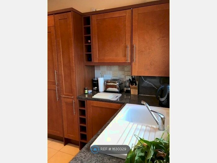 2 Bedroom Flat To Rent In Linksview, London, N2