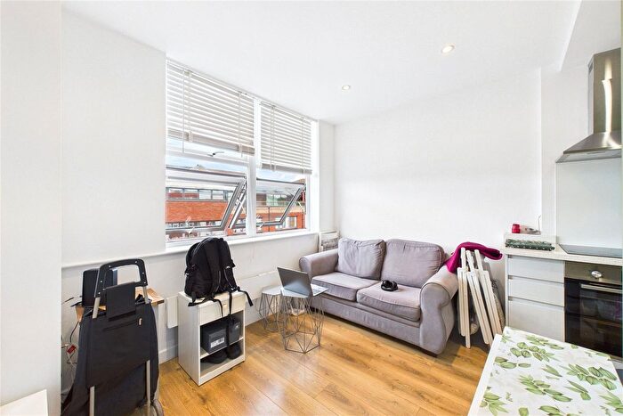 1 Bedroom Flat To Rent In Victoria Road, Farnborough, Hampshire, GU14