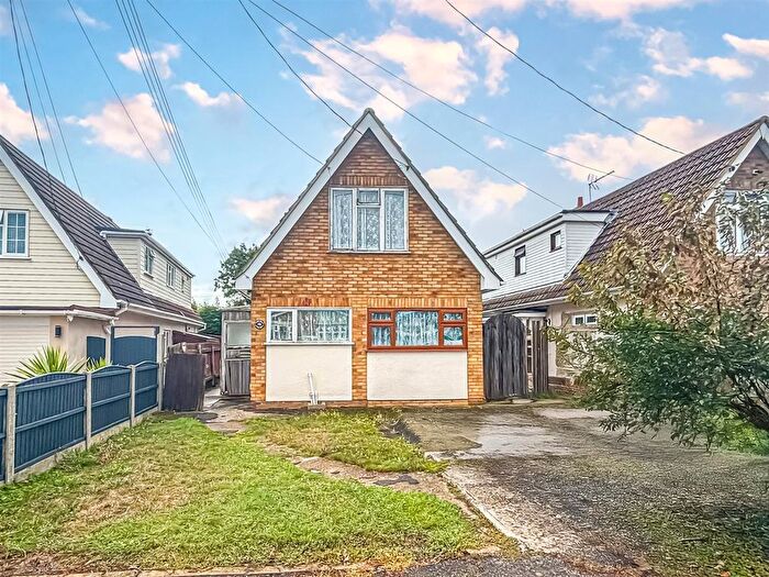 3 Bedroom Detached House For Sale In Burnham Road, Hullbridge, Hockley, SS5