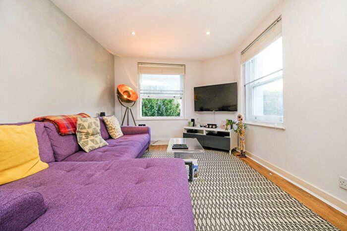 1 Bedroom Flat To Rent In Wakeham Street, Isington, London, N1