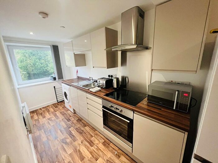 2 Bedroom Apartment To Rent In Wheatley Court, Halifax, HX2