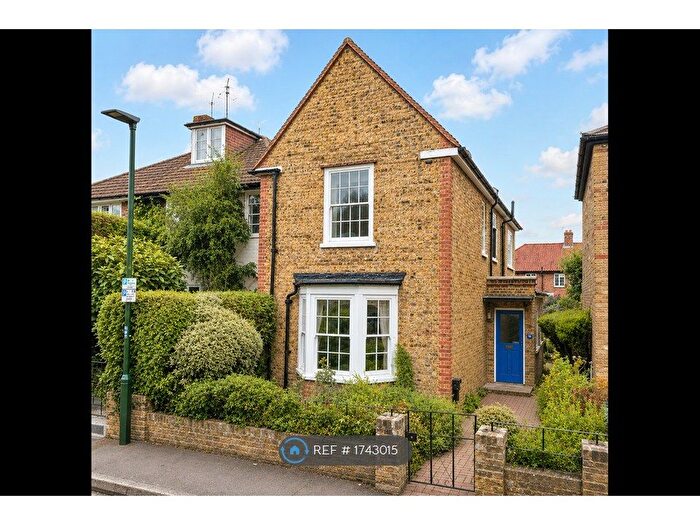3 Bedroom Semi-Detached House To Rent In New Road, Richmond, TW10