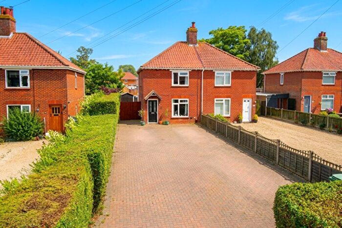 3 Bedroom Semi-Detached House For Sale In Northfield Gardens, Wymondham, NR18