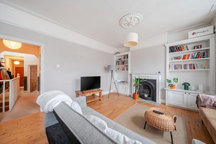 2 Bedroom Flat For Sale In Bickley Street, Tooting, London, SW17